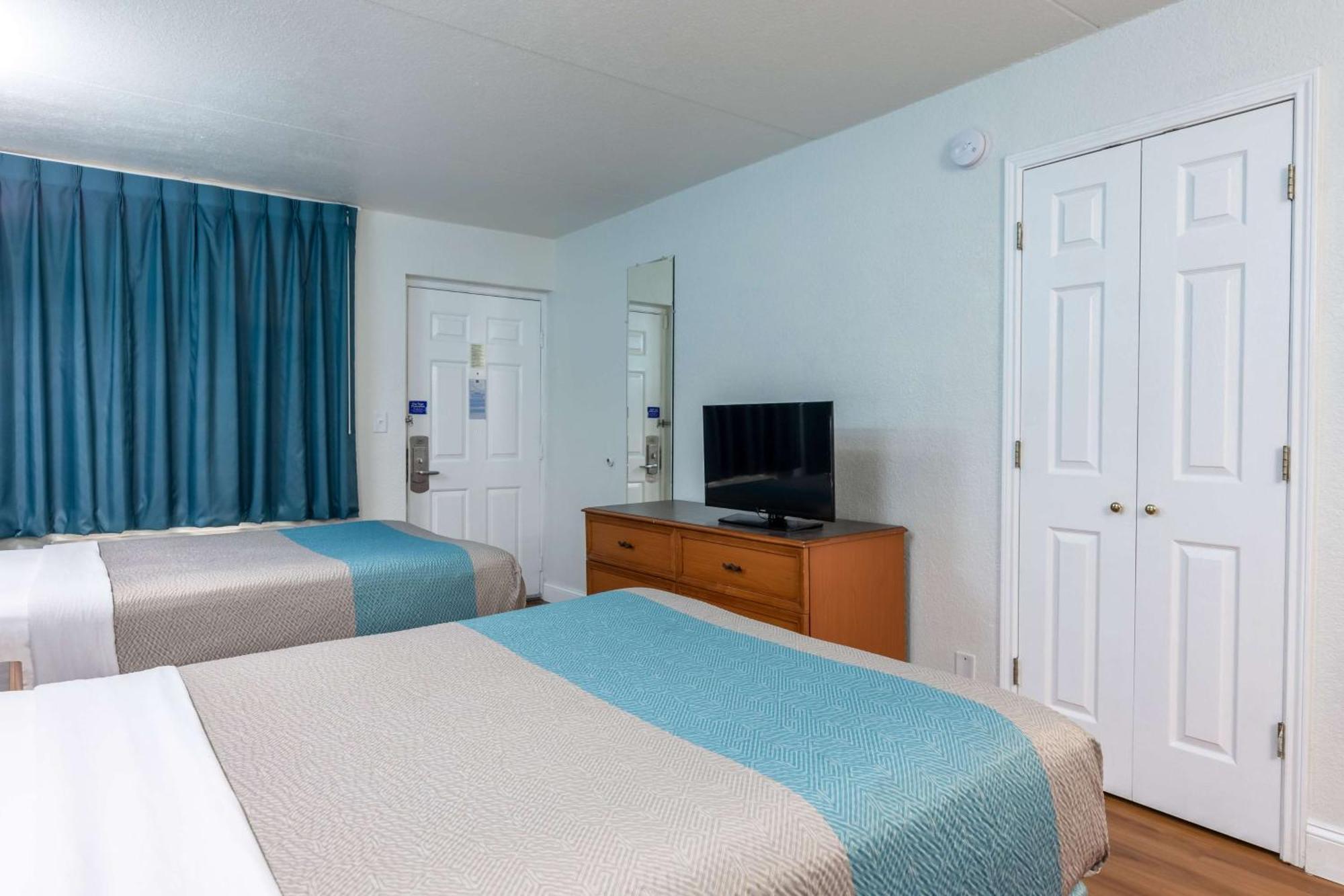 Deluxe Quadruple Room - Non-Smoking