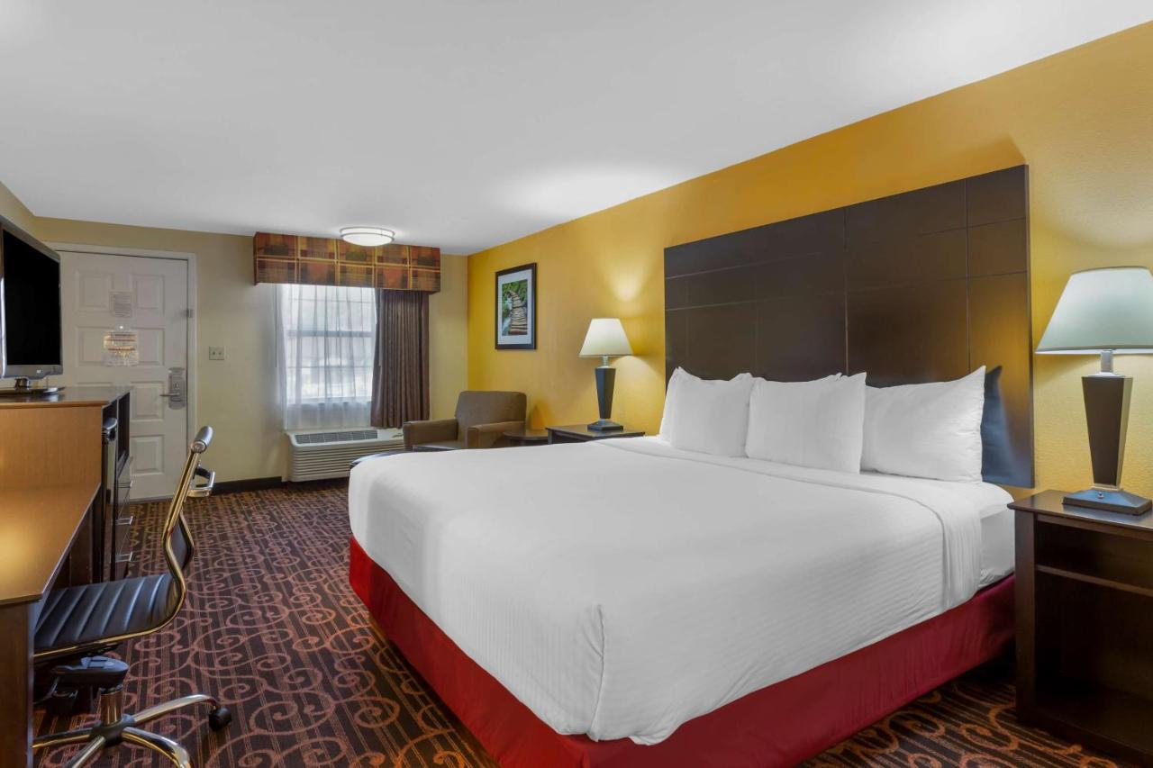 King Suite with Sofa Bed and Hot Tub