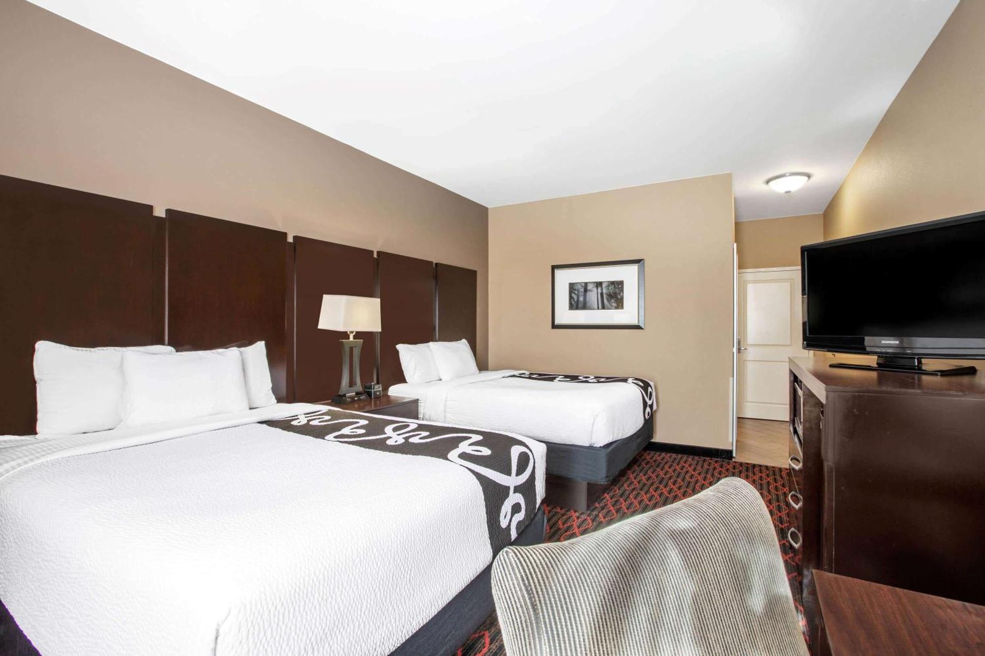 Deluxe Queen Room Two Queen Beds,1281330337:JPEG