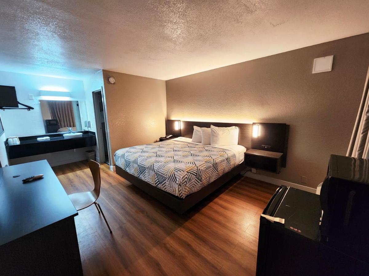 King Room - Non-Smoking