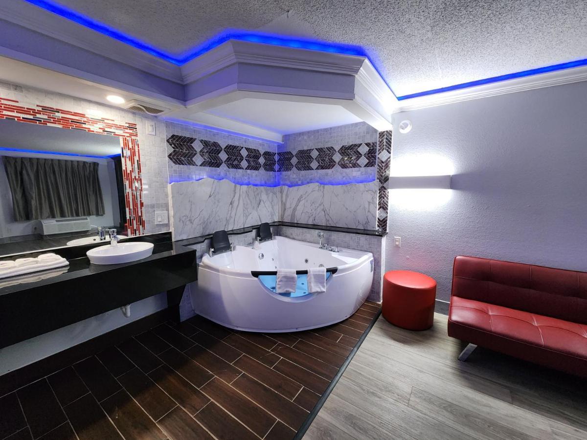 King Room with Spa Bath - Smoking