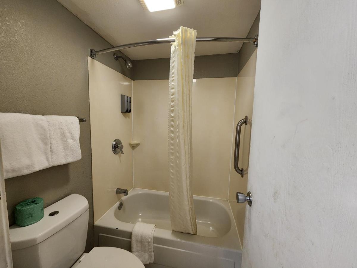 One King Bed Jacuzzi Suite Non-Smoking