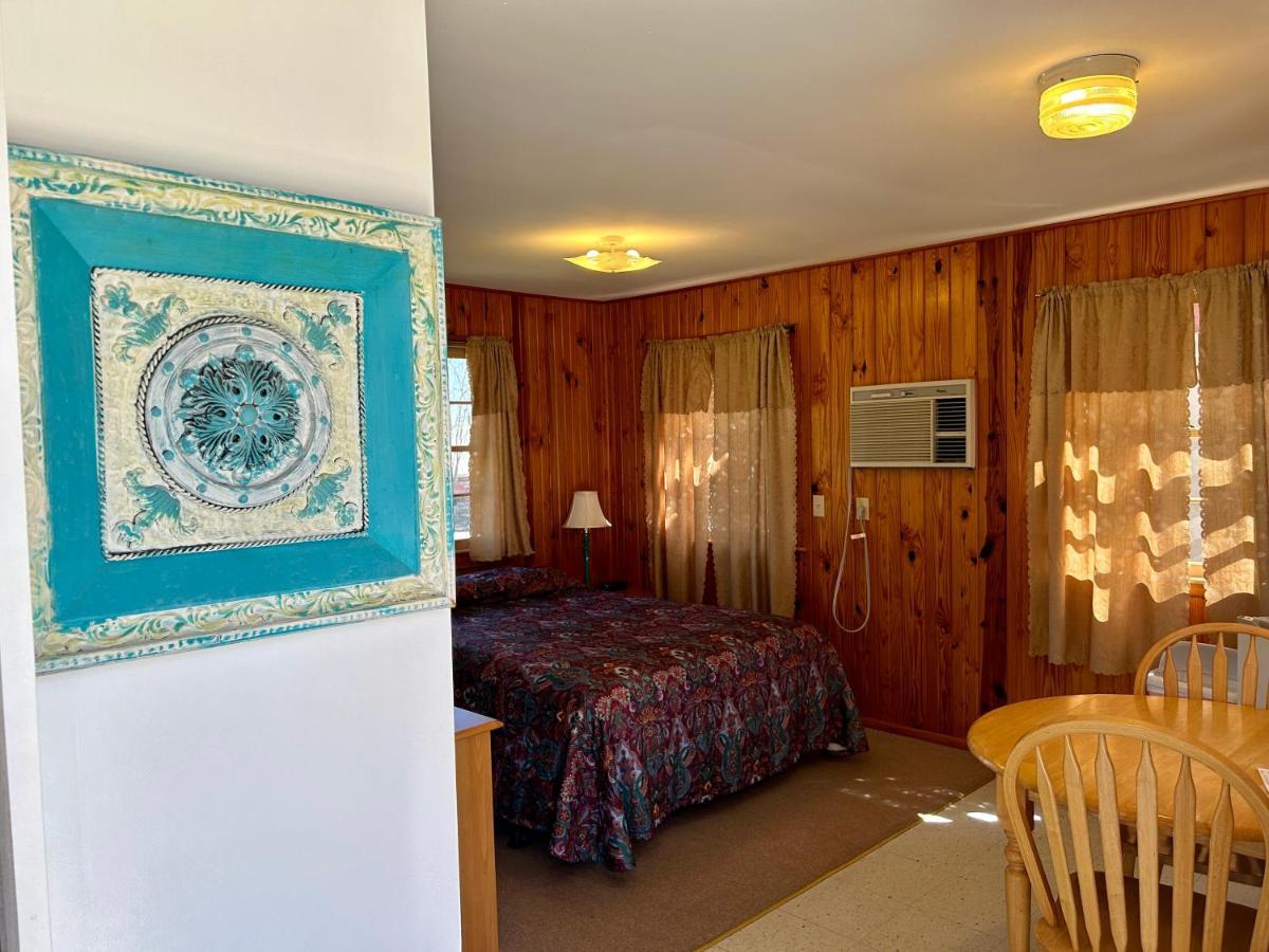 Queen Room with Pool View