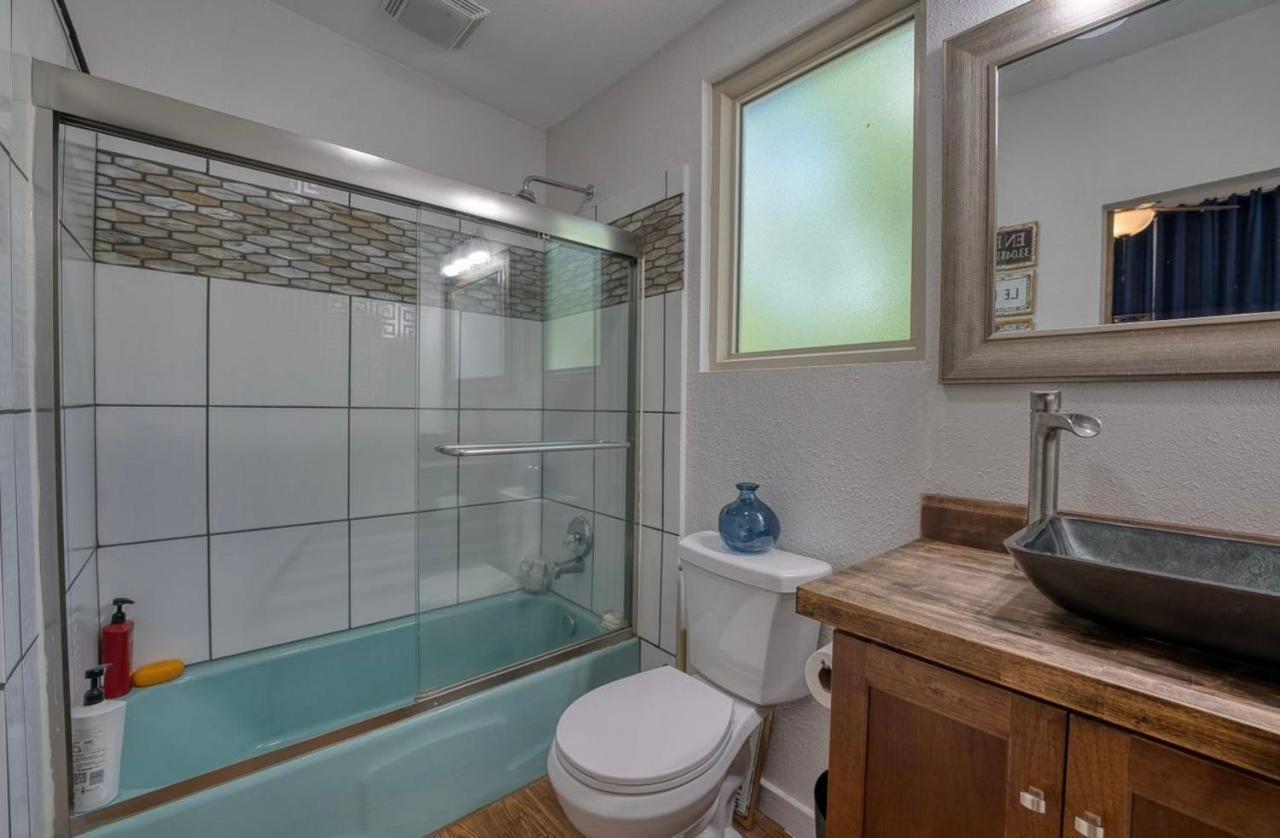 Two-Bedroom House,1423424445:JPEG