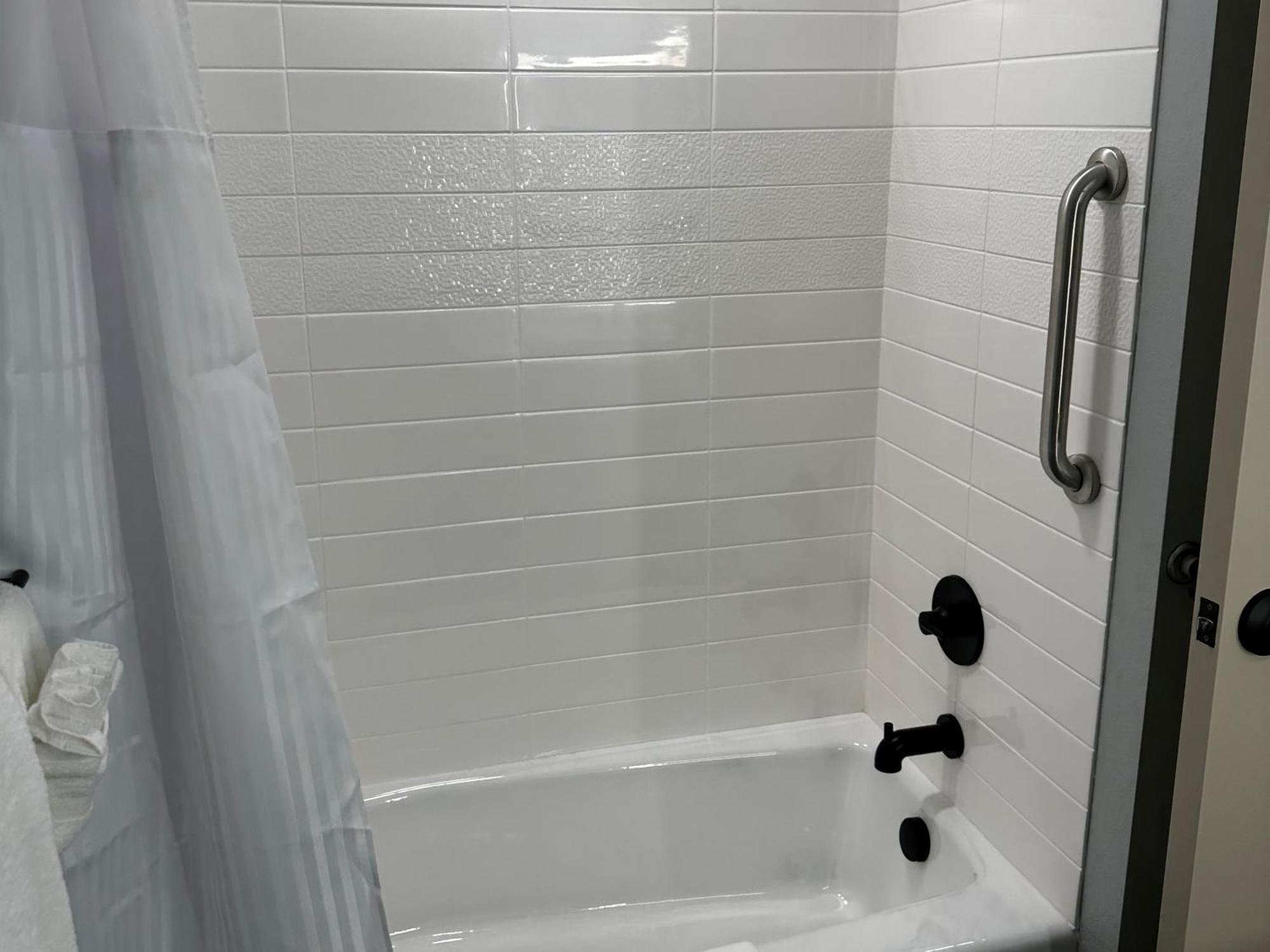 Queen Room with Two Queen Beds and Bath Tub - Mobility/Hearing Accessible - Non-Smoking