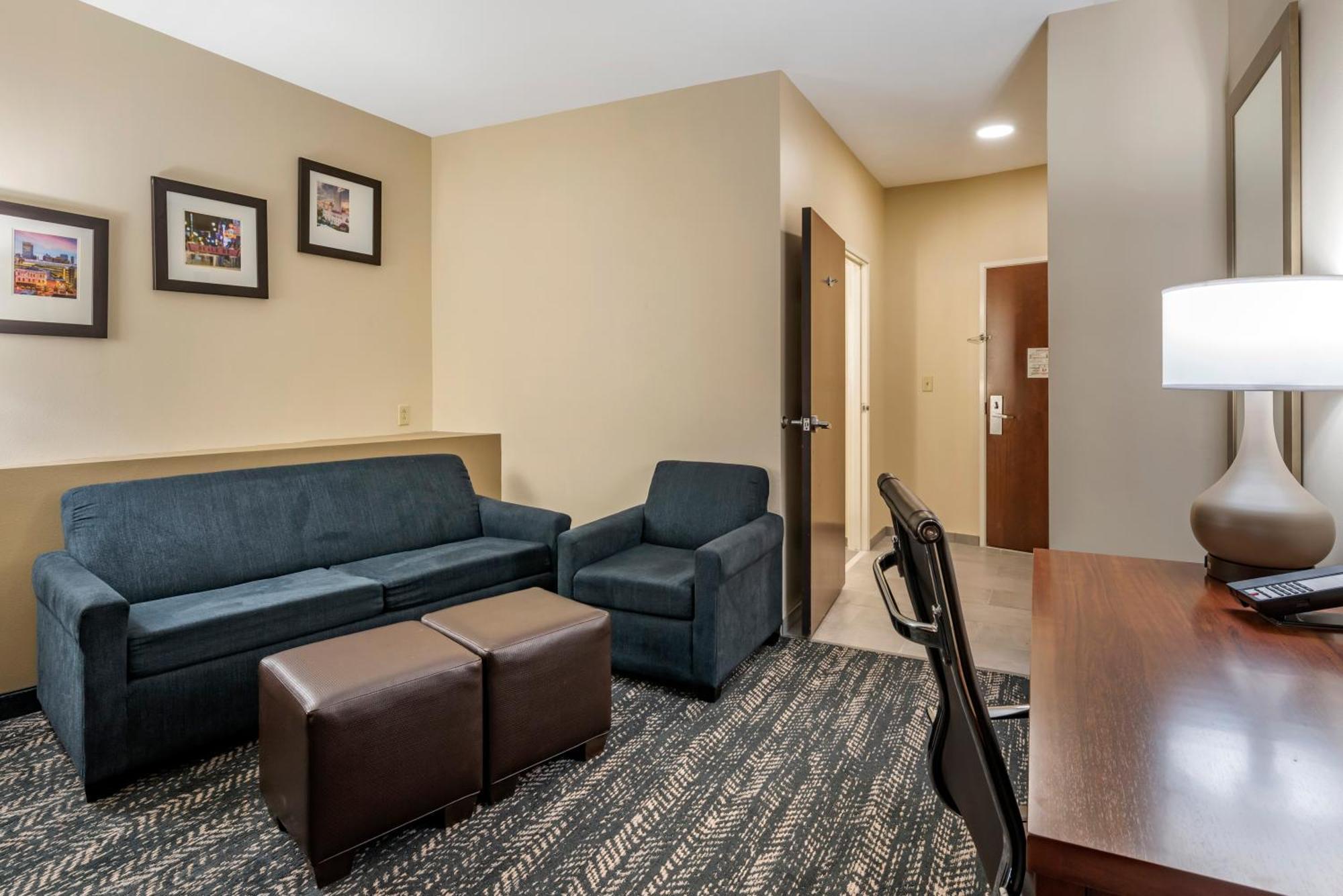 Queen Suite with Sofa Bed - Non-Smoking