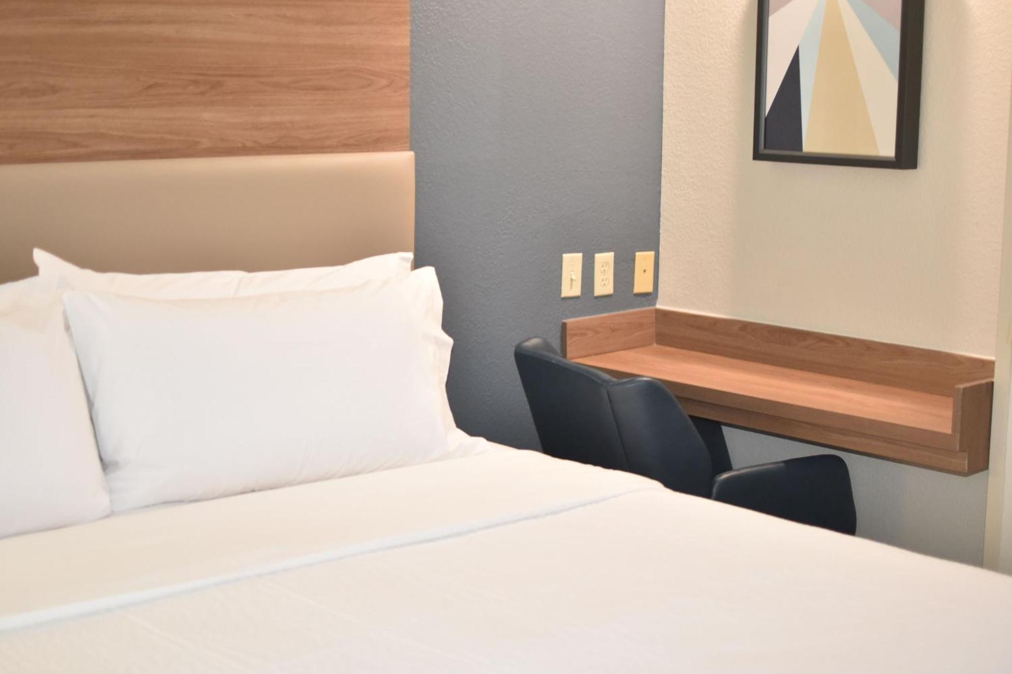 Queen Room Disability Access or Hearing Accessible
