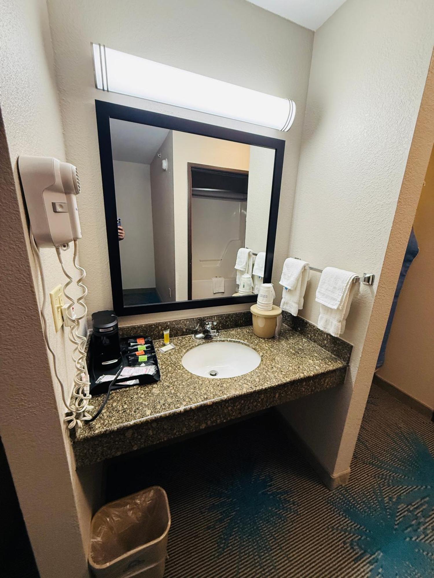 King Room - Non-Smoking