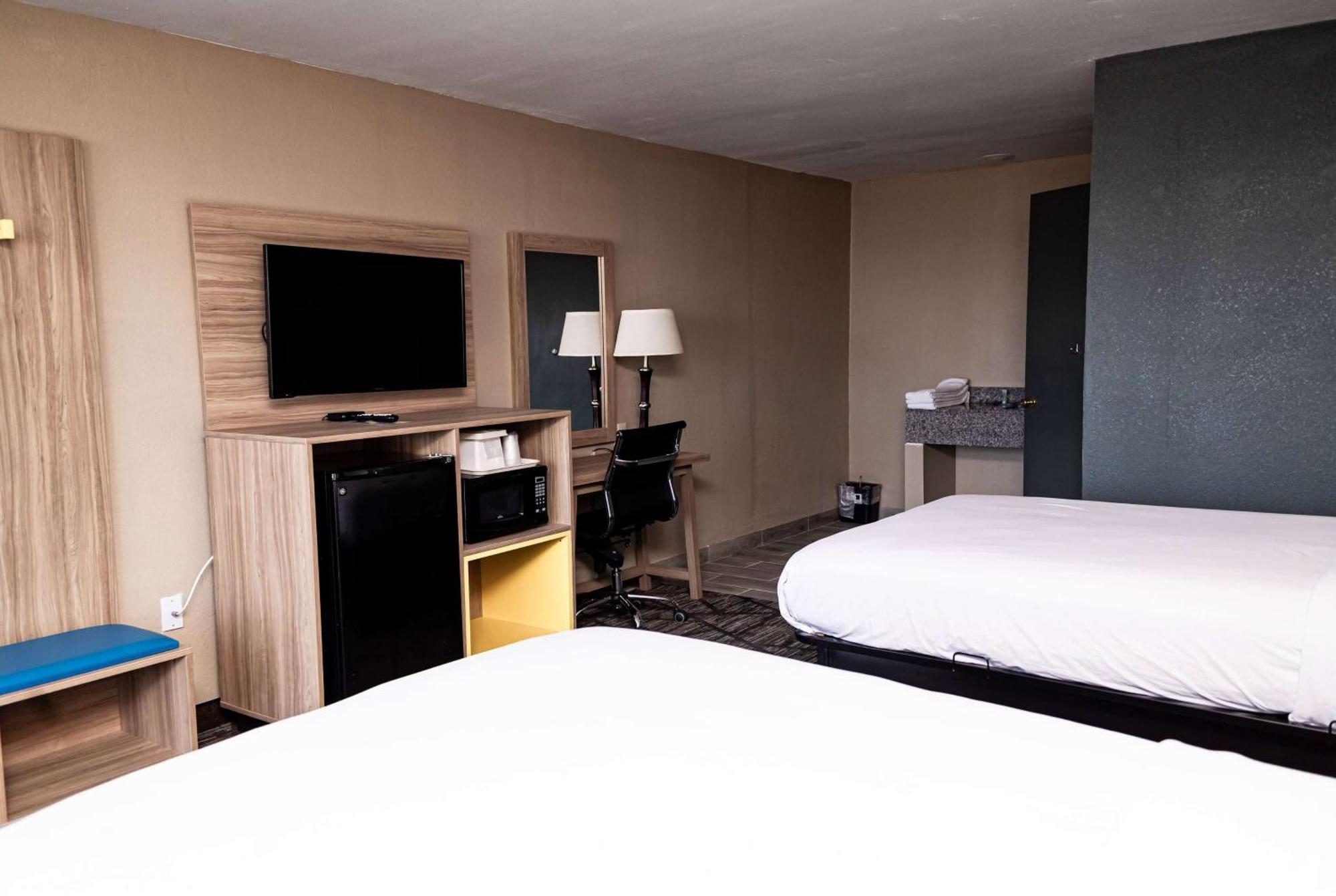 Double Room with Two Double Beds - Non-Smoking
