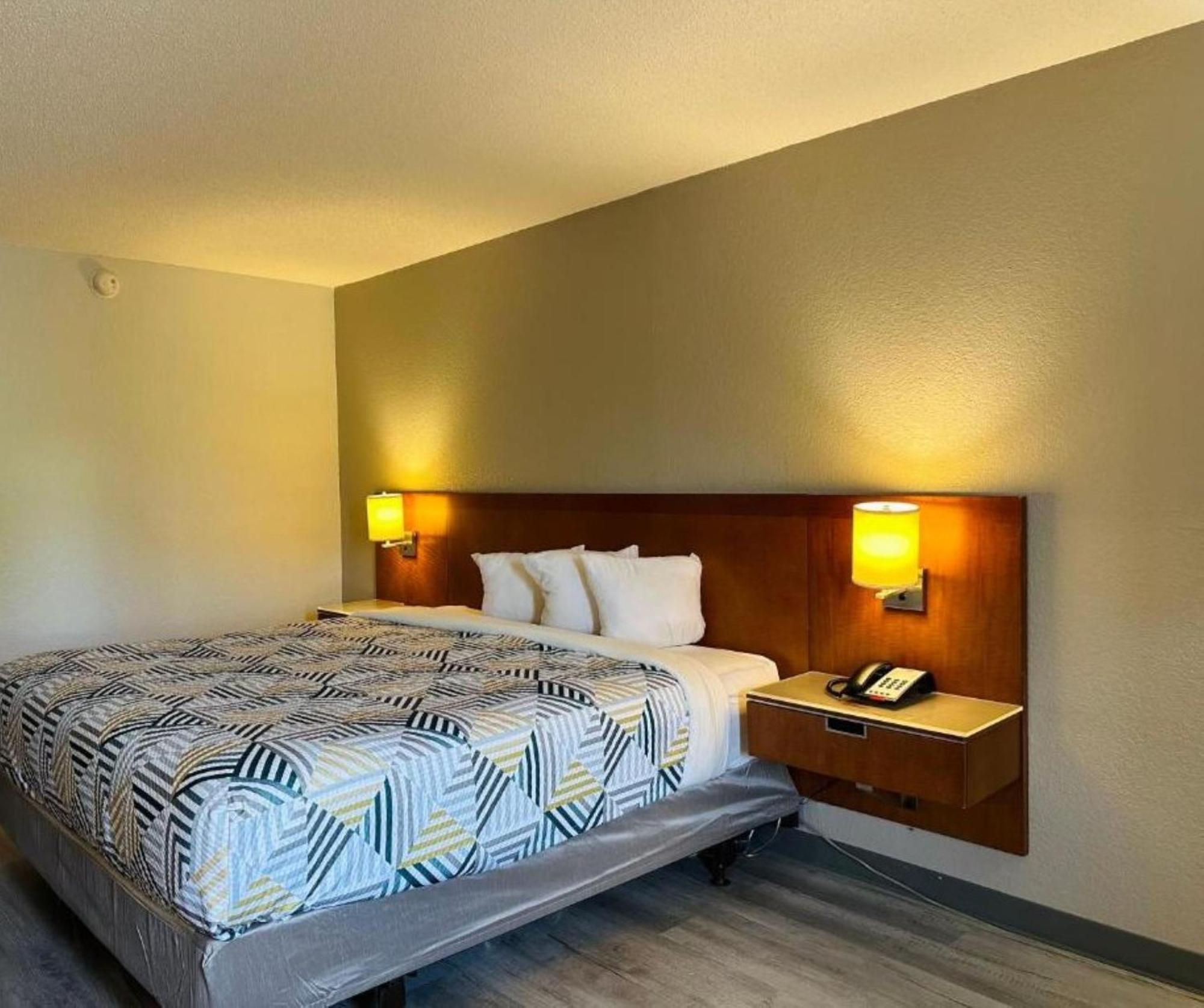 King Room - Disability Access - Non-Smoking