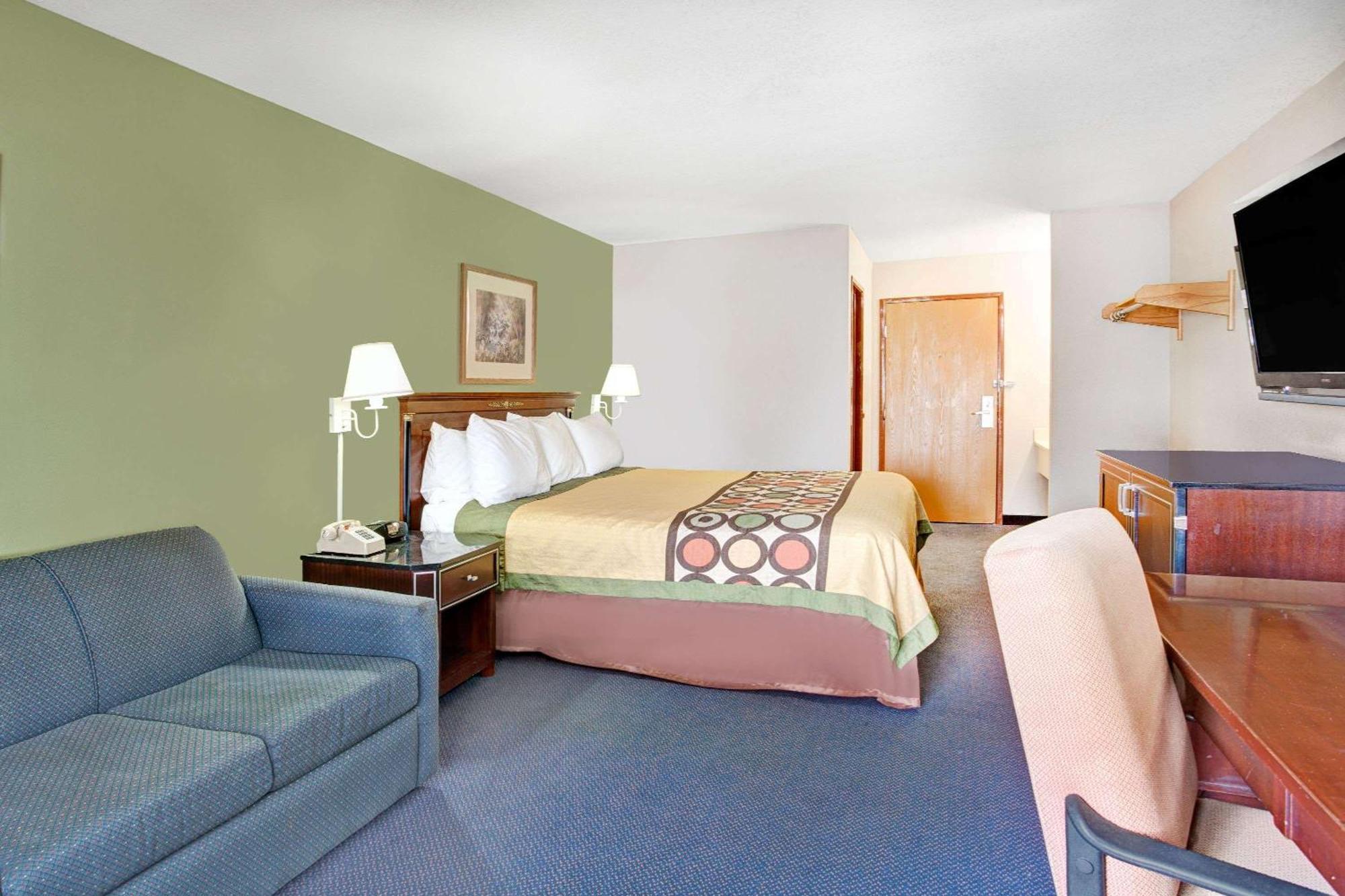 Deluxe King Suite