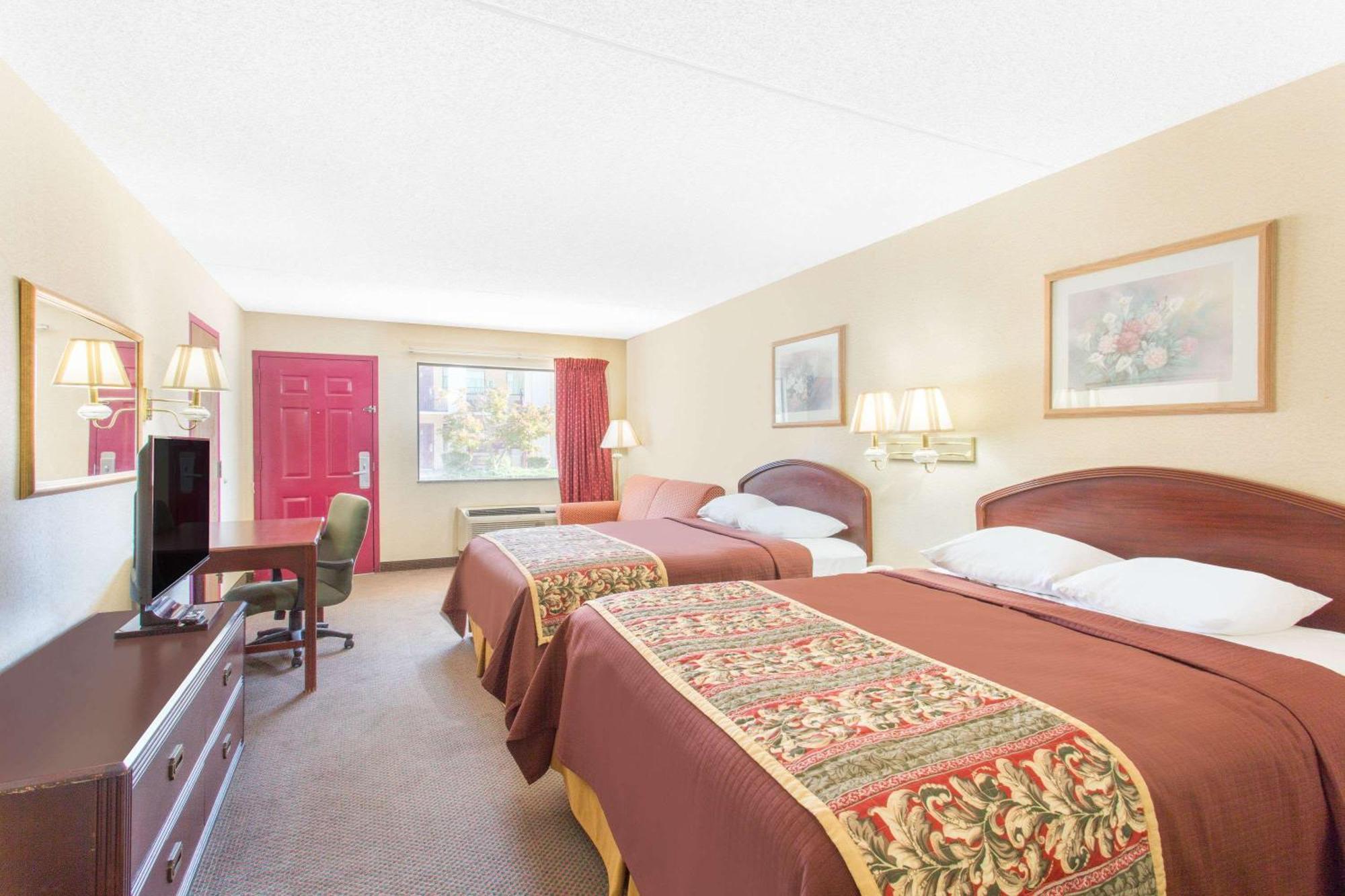 Queen Room with Two Queen Beds - Non-Smoking