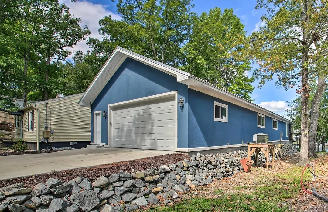 Lakefront Home With Outdoor Living, Kayaks And Dock!-1