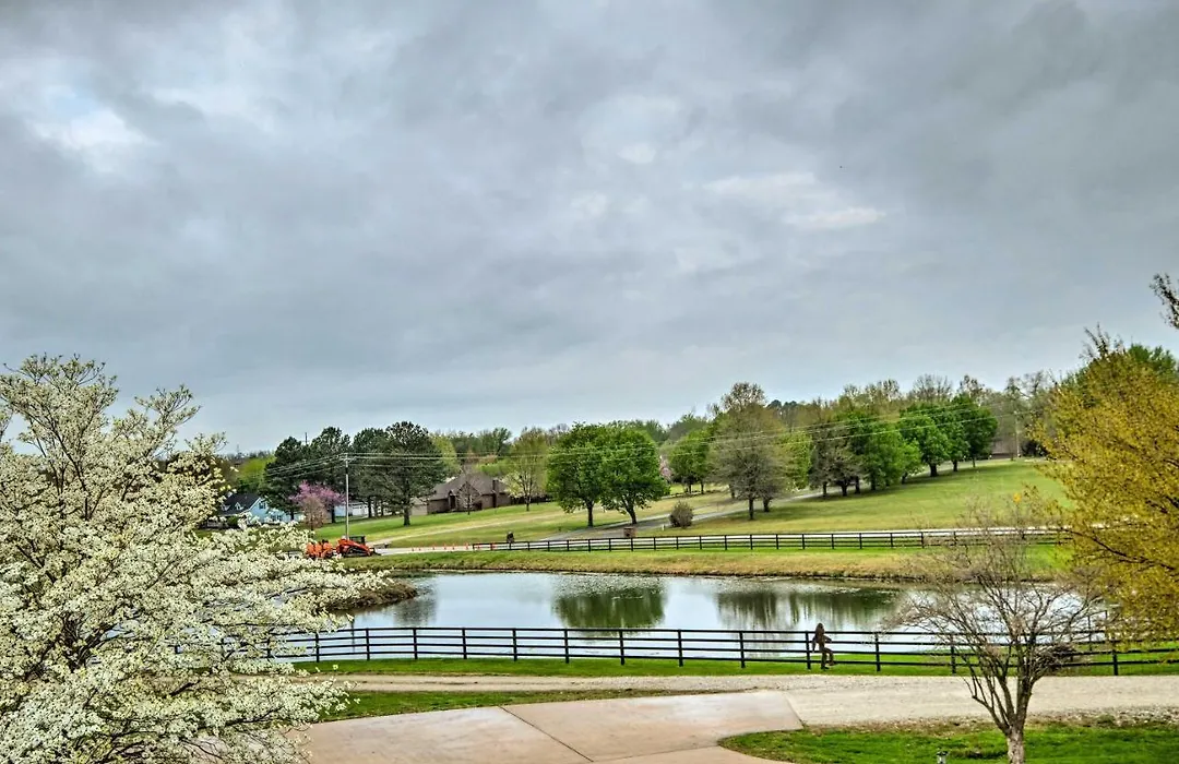 Peaceful Fayetteville Getaway - Pets Welcome!-1