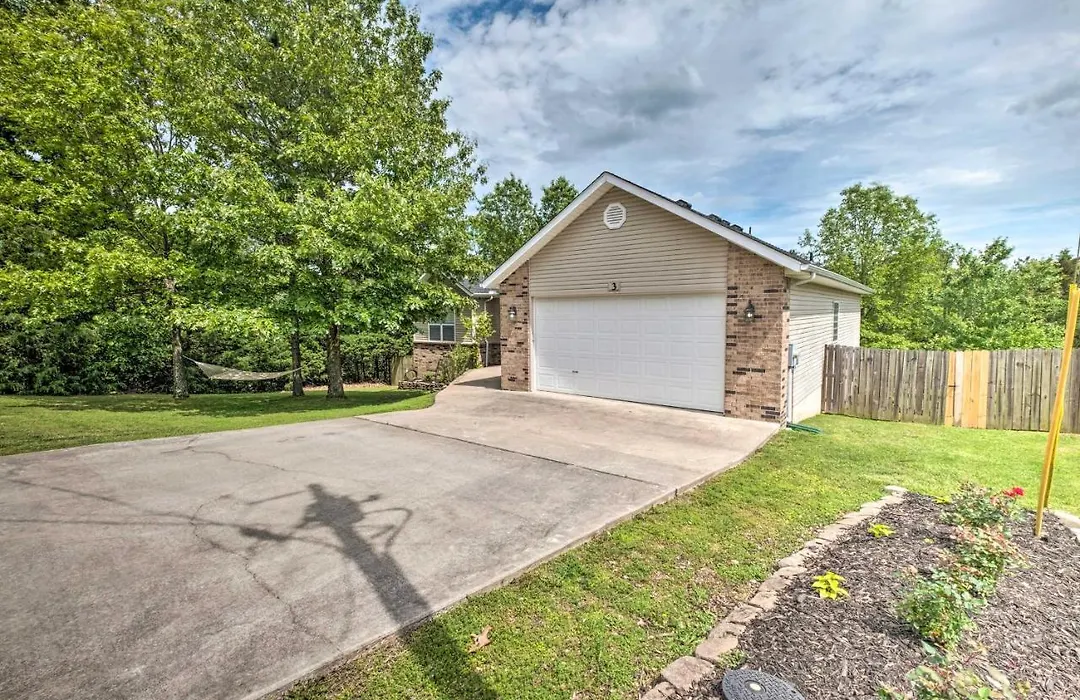 Bella Vista Home With Yard Half Mile To Trails!-1