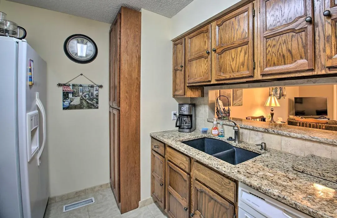 3 Mi To Golf Hot Springs Village Retreat With Deck-1