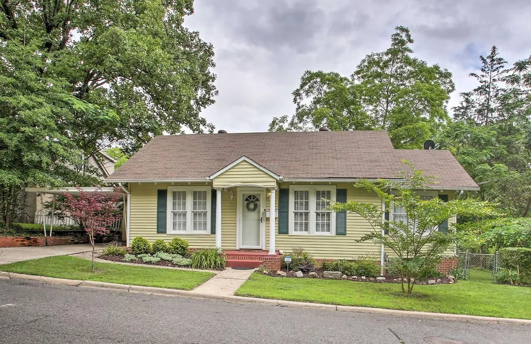 1/2 Mi To Hot Springs Nat'L Park: Cottage W/ Patio-1