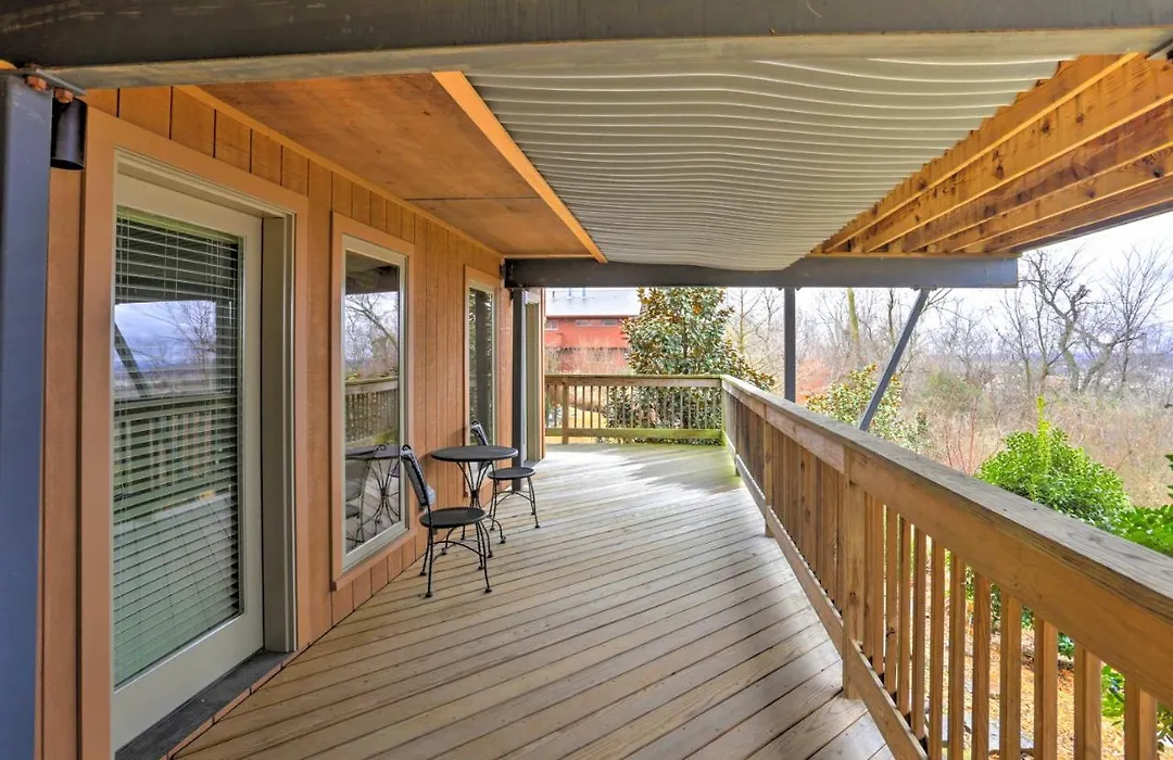 Beautiful Central Fayetteville Townhome W/ Views!-1