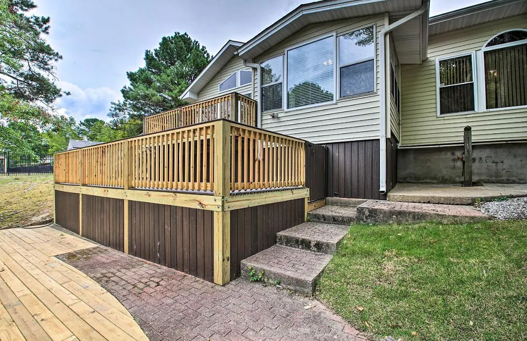 2-Tier Deck & Boat Parking: Lake Hamilton Home-1