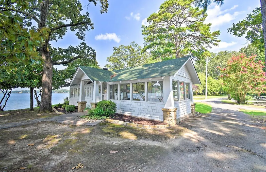 Lakefront Home On Peninsula - 4 Mi To Casino!-1