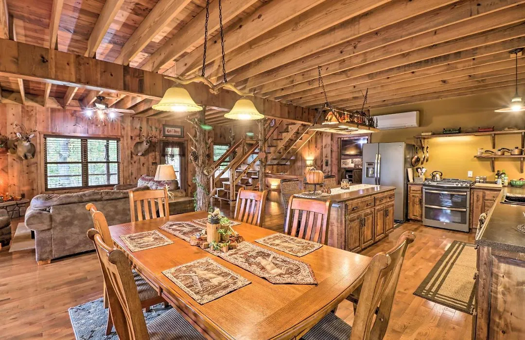 Quiet And Rustic Cabin With Fire Pit On 20 Acres!-1