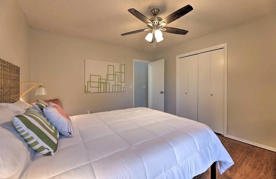 Modern Fayetteville Home < 1 Mi To U Of A!-1