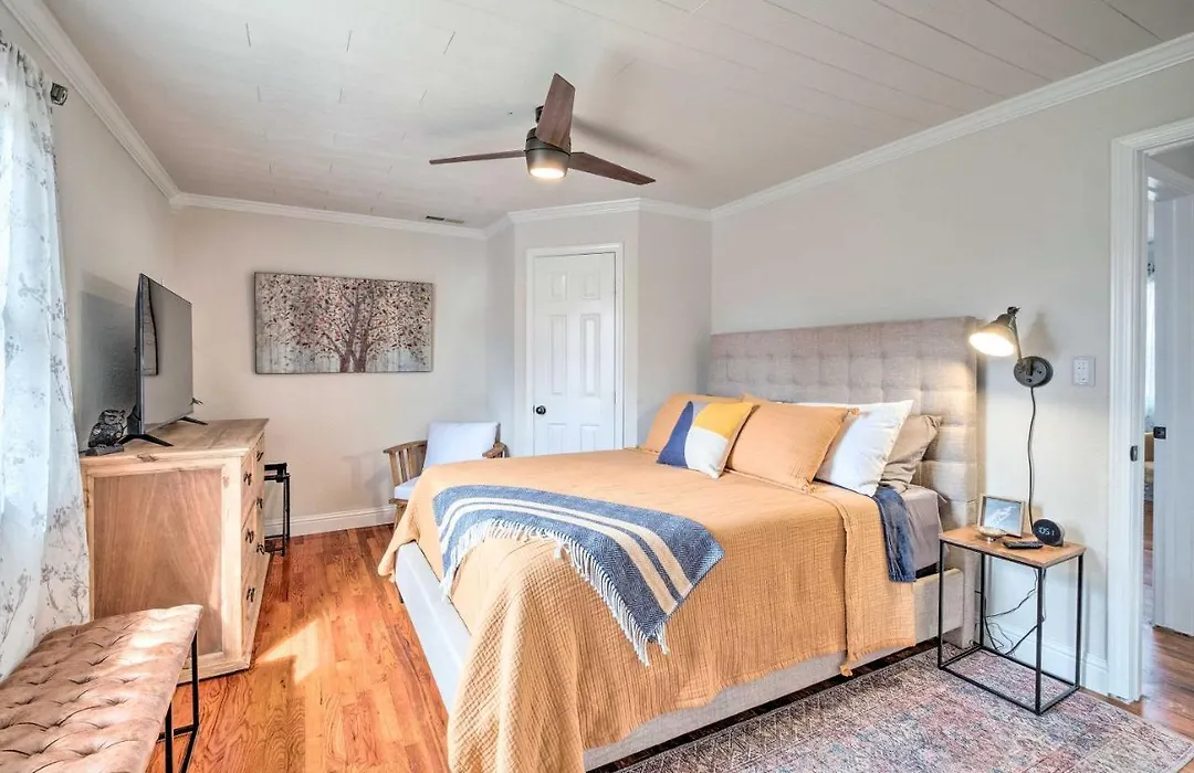 Chic Bentonville Abode Close To Bike Trails!-1