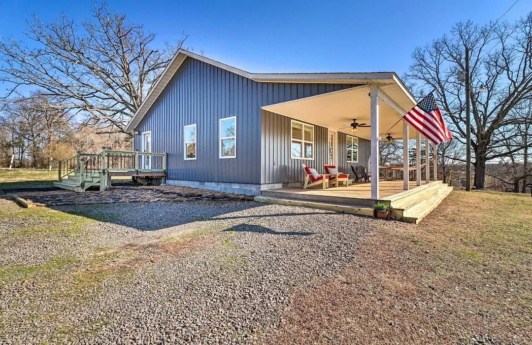 Greers Ferry Retreat With Deck And Stocked Pond!-1