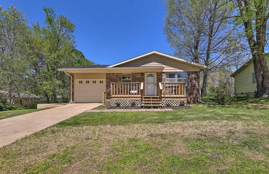 Updated Family Home With Yard Less Than 2 Mi To U Of A-1