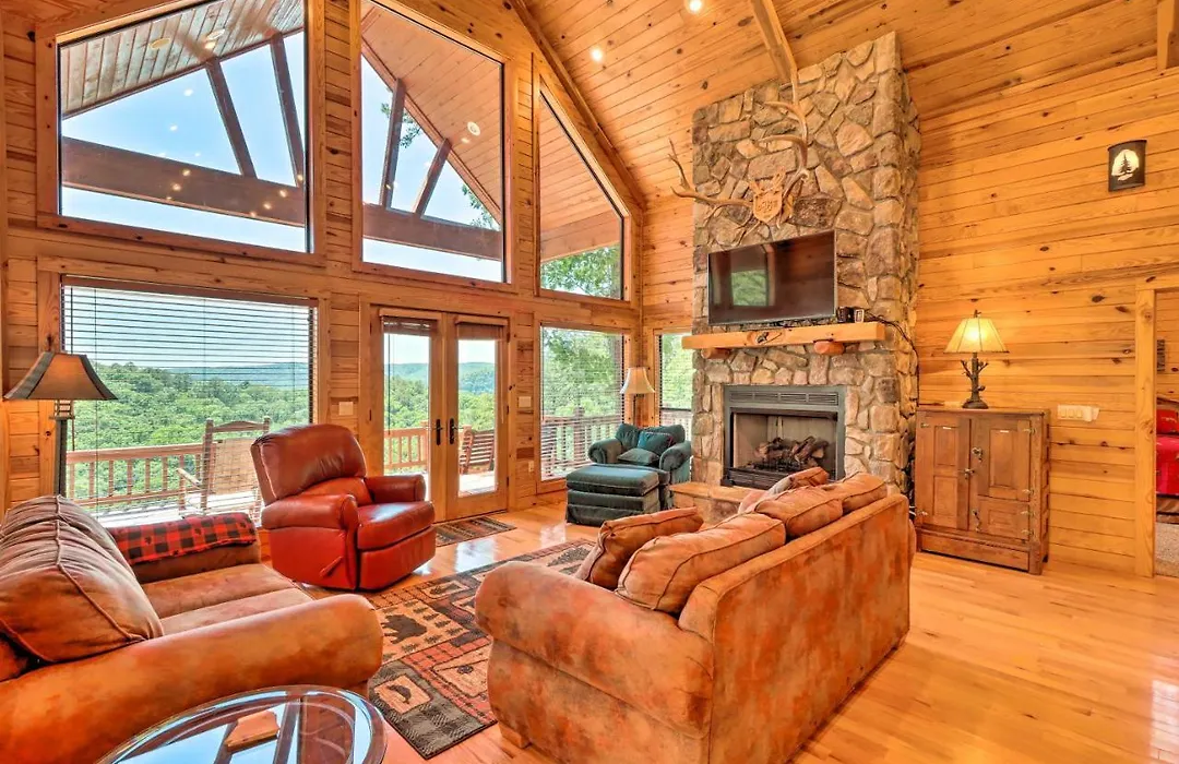 Peaceful Cabin W/ Deck + Scenic Mtn Views!-1