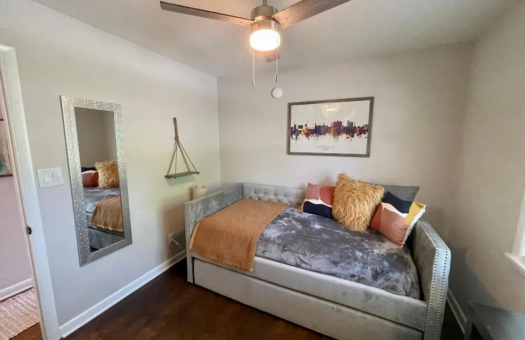 Hidden Gem! The Hogspitality House - 3 Bedroom - 5 Min From The University Of Arkansas!-1