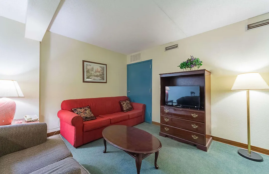 Econo Lodge Inn & Suites Bentonville-1