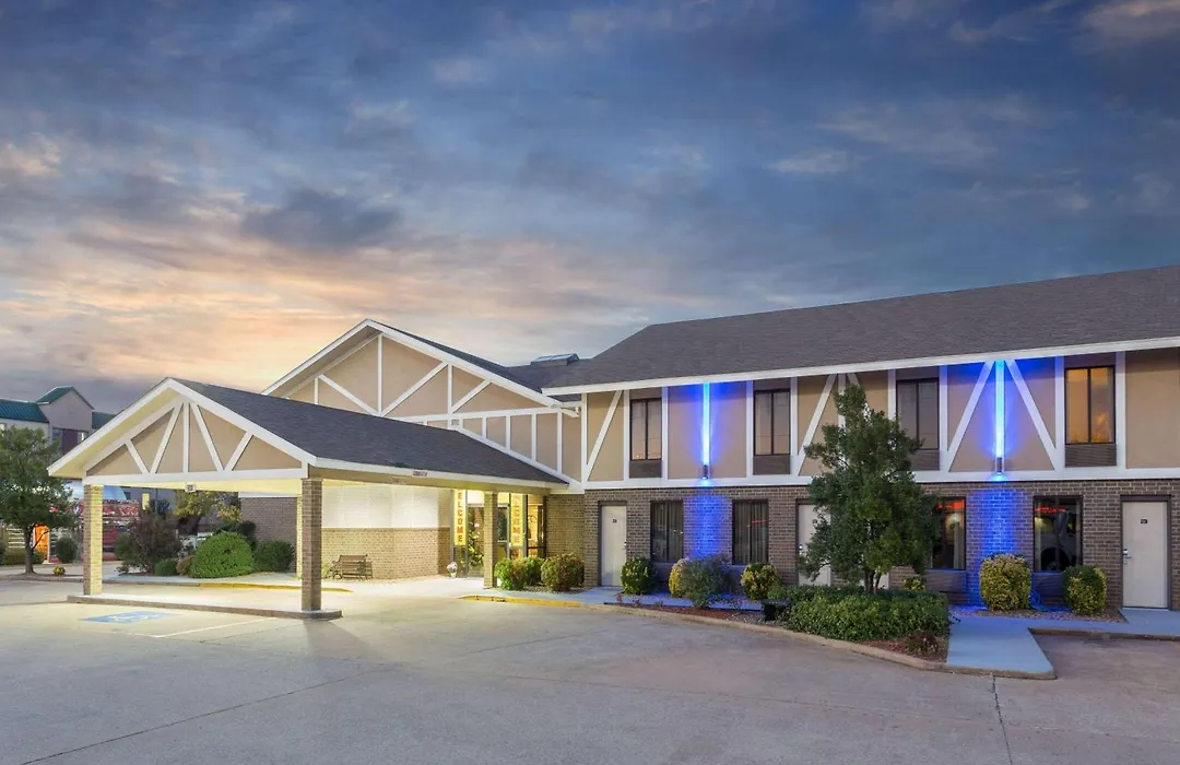 Super 8 By Wyndham Bentonville-1