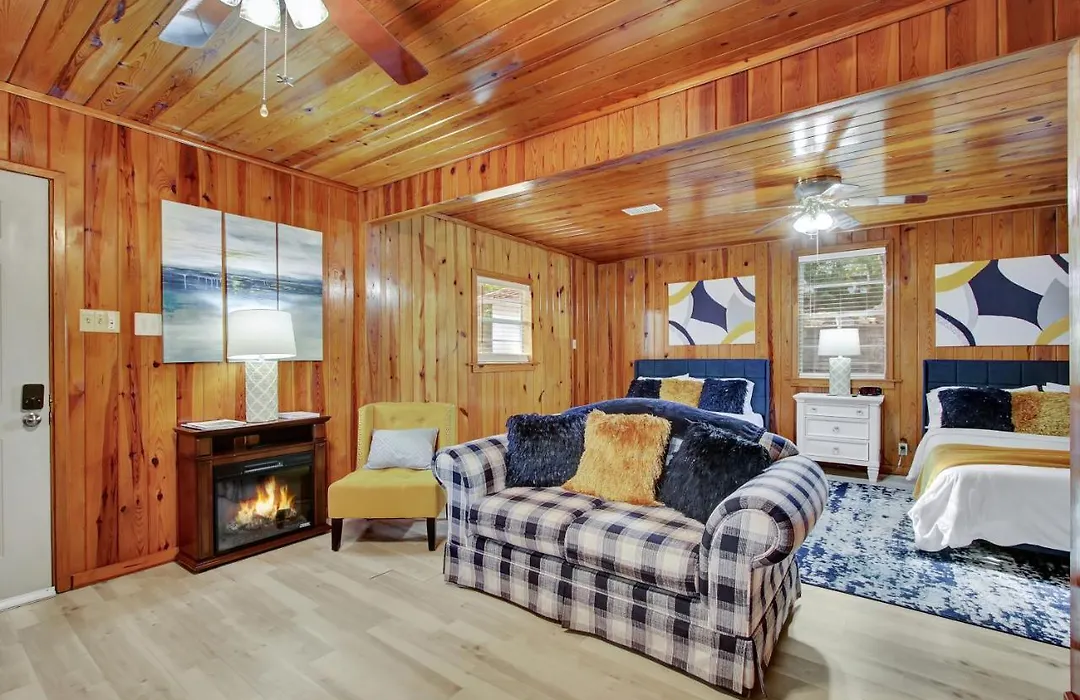 Lake Haven Cottage With Game Room, Swim Dock And Boat-1