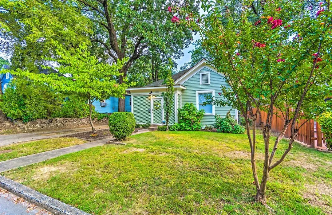 Colorful Cottage W/ Deck ~ 5 Mi To Downtown!-1