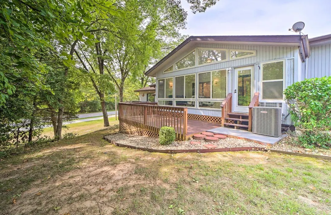 Mountain Bikers Paradise With Deck And Sunroom!-1