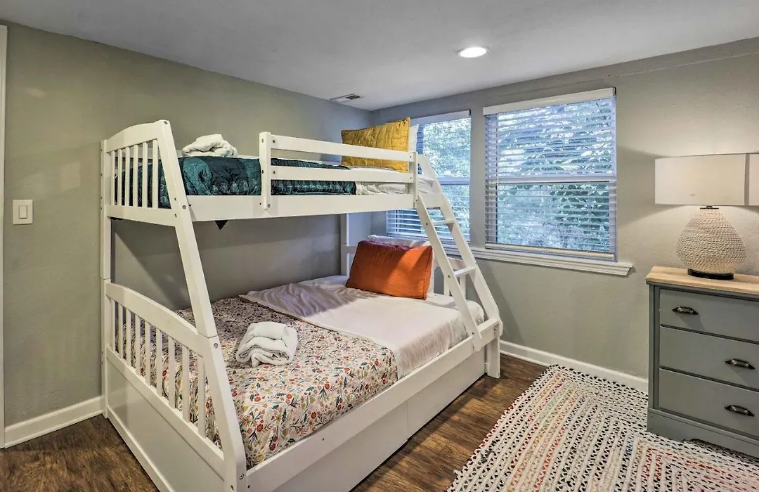 Pet-Friendly Bella Vista Home With Private Deck-1