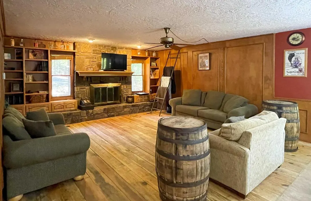 Cozy Hot Springs Village Lodge - Near Lake Desoto!-1