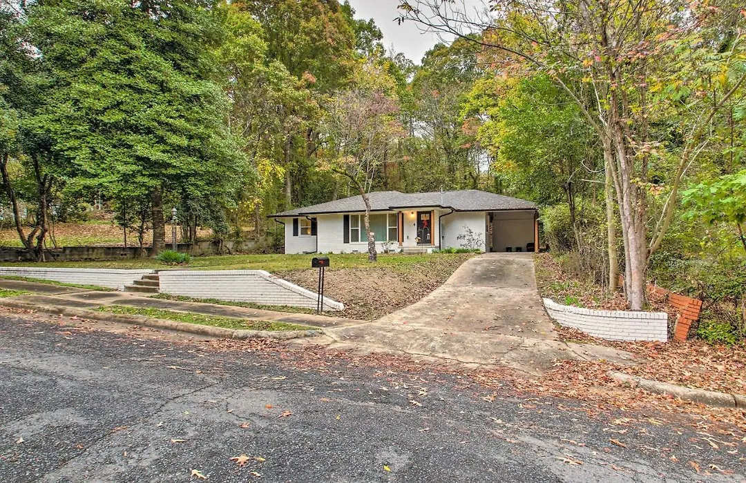 Beautiful Hot Springs Home Central Location!-1
