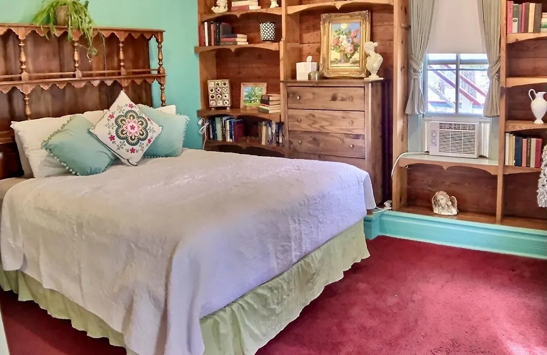 Piedmont House - Chantilly Suite-1