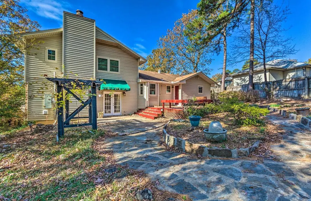 Peaceful Little Rock Abode With Yard And Fire Pit-1