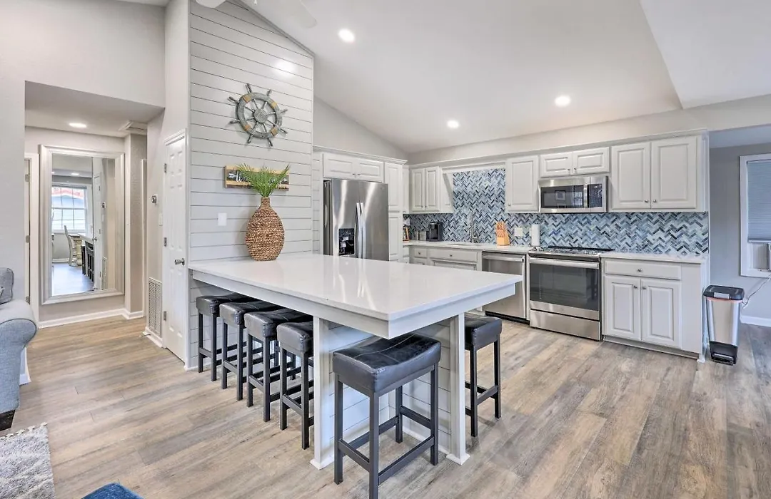 Hot Springs Waterfront Home With Deck!-1