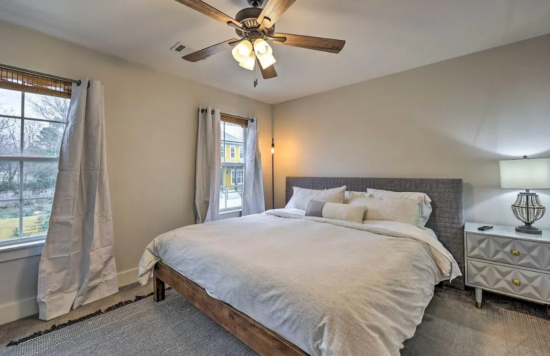 Central Fayetteville Home Near Attractions!-1