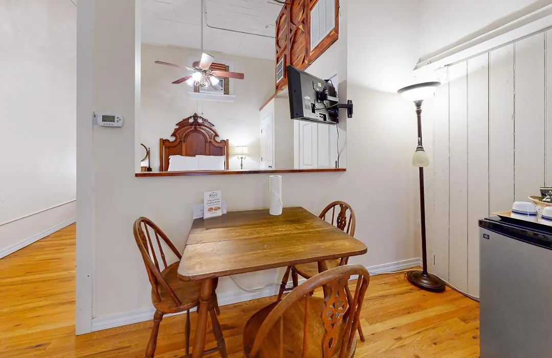 Brownstone Inn - Innkeeper Suite-1