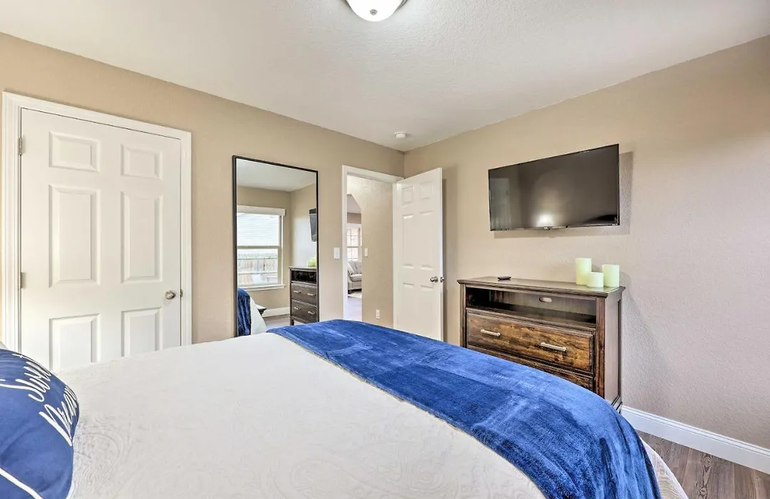 Gorgeous Bentonville Vacation Rental!-1