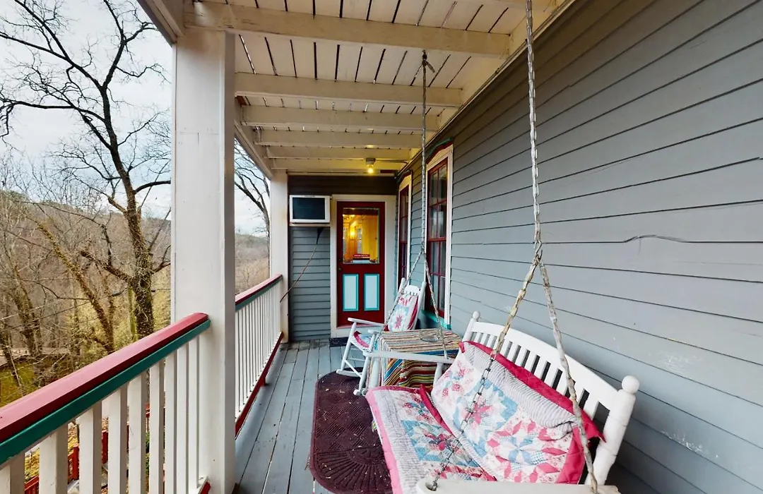 Piedmont House - Hideaway Suite-1