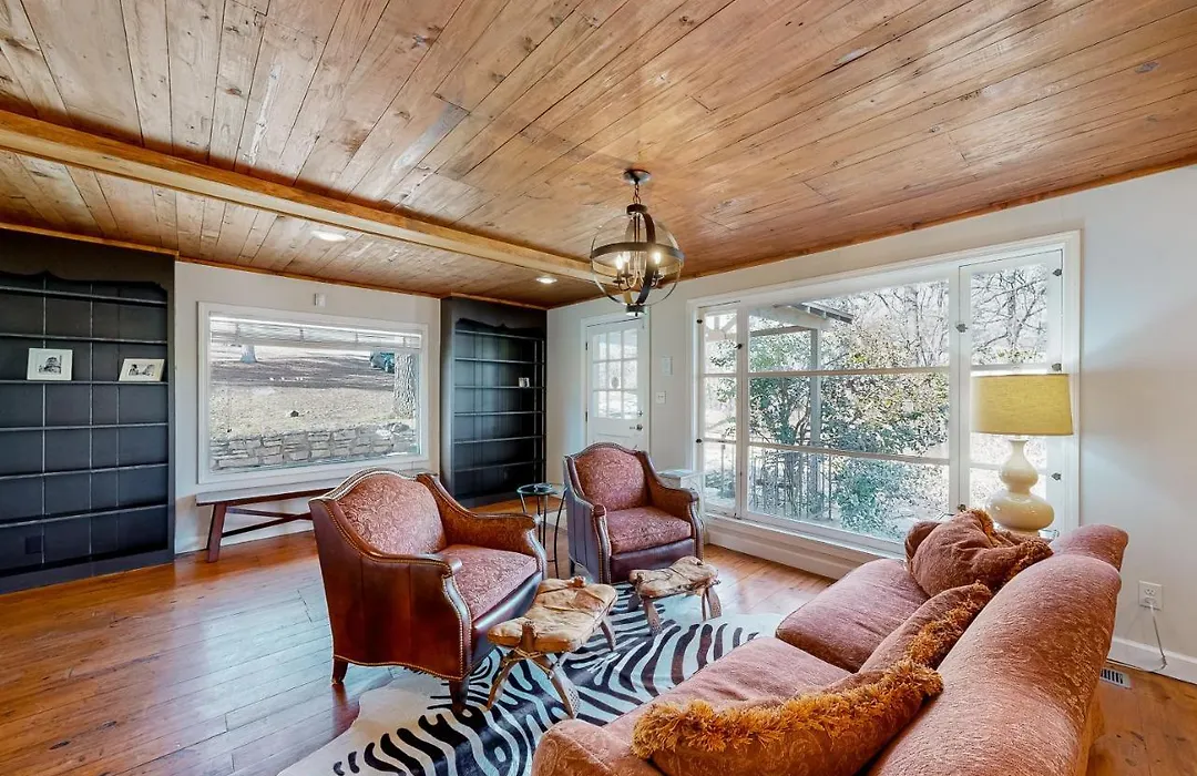 Pine Crest Lodge-1