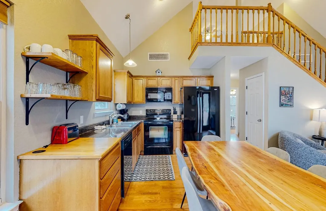 Lakeside Loft-1
