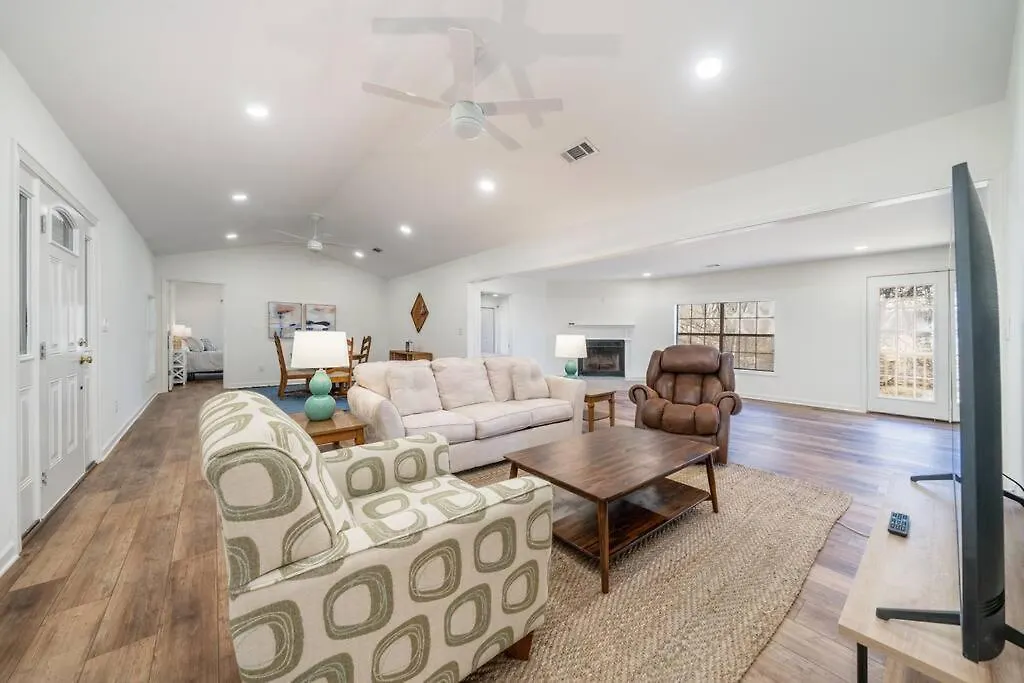 4Br Beautiful And Spacious Lakehouse-1