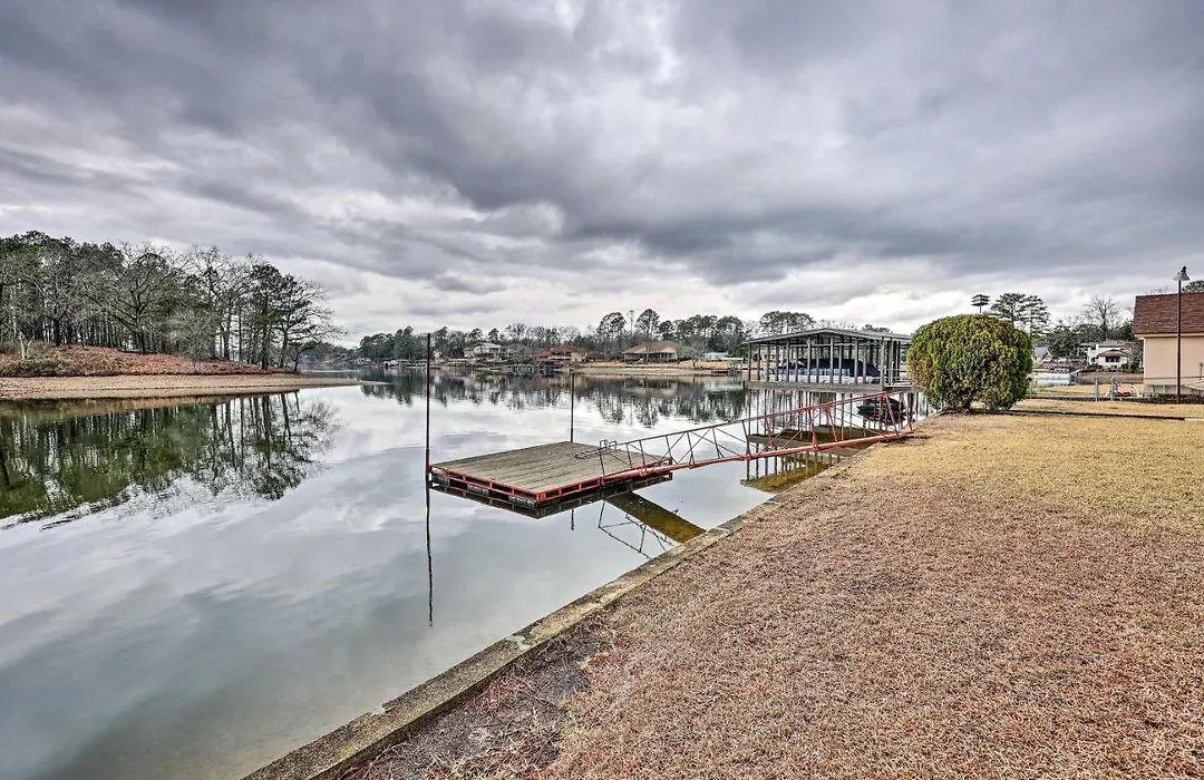 Waterfront Home W/ Dock < 3 Mi To Oaklawn Racing!-1